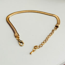 Elegant Gold and Silver Bracelet with Clasp