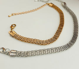 Elegance Clasp Strap Bracelet